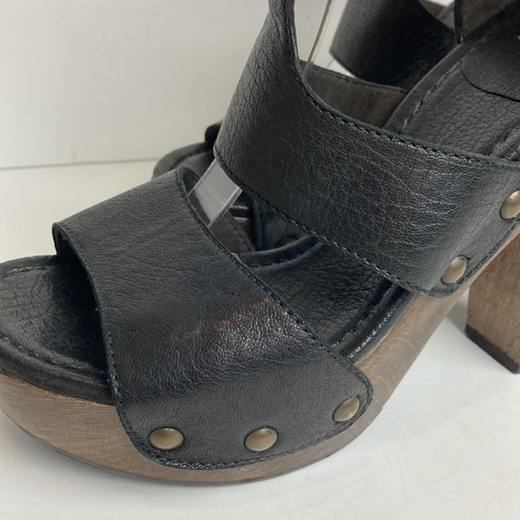 Stuart Weitzman T-Straps Black Leather Wood Heels Studded Sandals SZ 7.5 Party - Picture 3 of 16